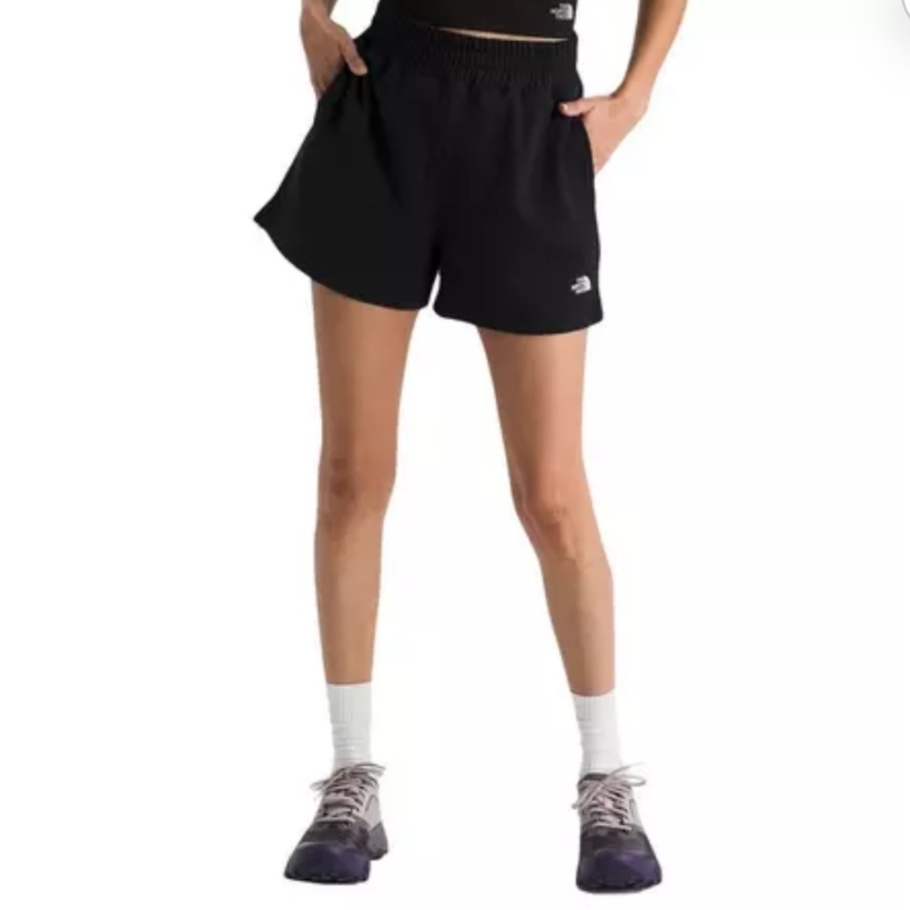 The North Face Women's
Evolution Shorts -Black/White